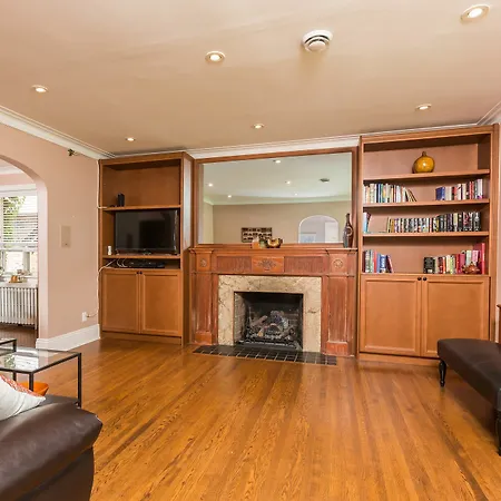 Applewood Suites - Bloor West House